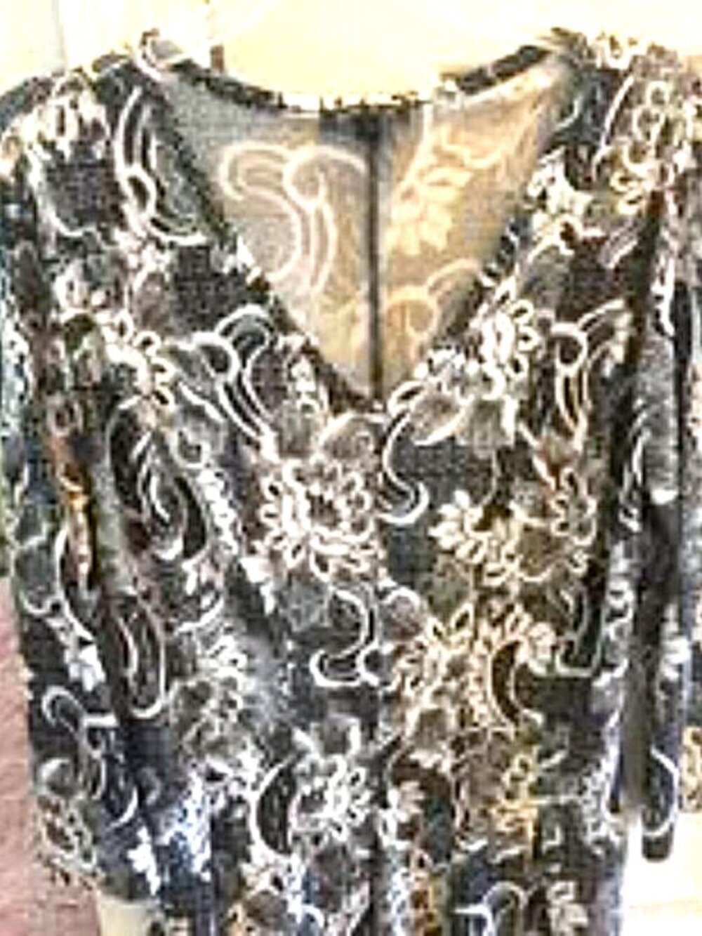 womens black & white floral blouse - v neck with -forearm length sleeves small